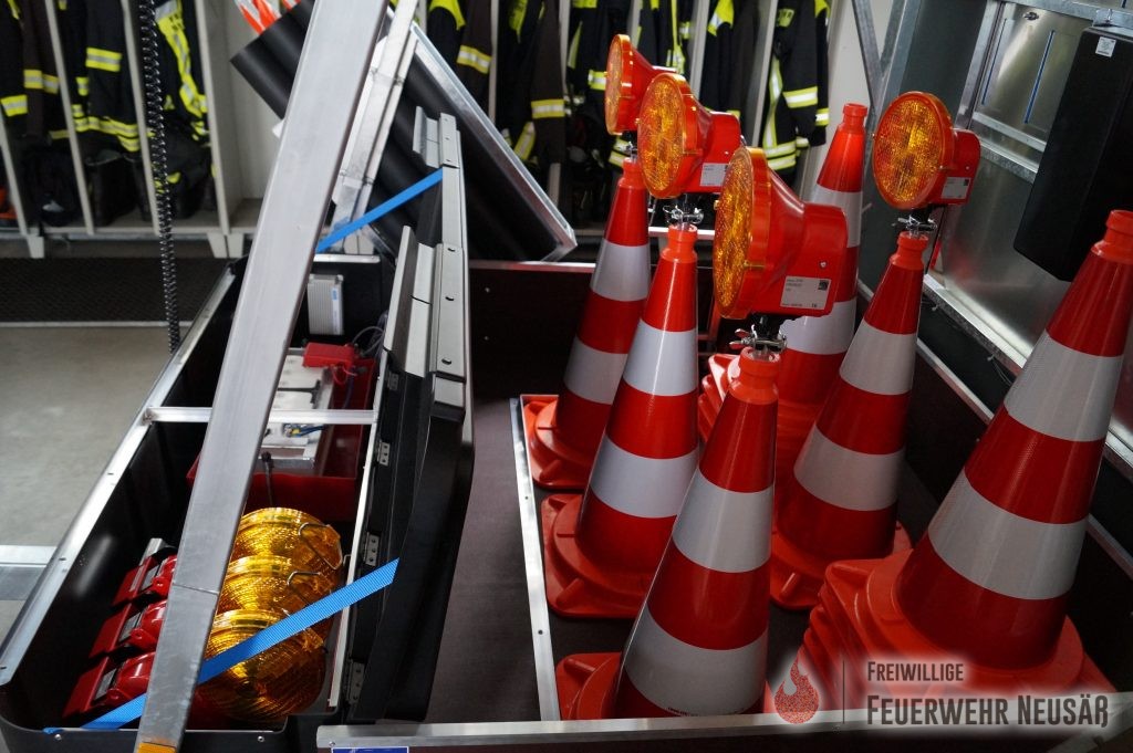Pārdošana NISSEN VLT LED Schilderwagen Verkehrssicherungsanhänger Leittafel  auto piekabes Vācija Selters, KE38073